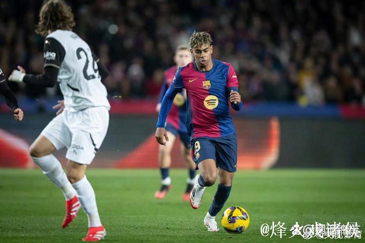 巴萨凭什么领跑西甲?弗利克的“变形记”藏着三大制胜密码 巴萨凭什么领跑西甲?弗利克的“变形记”藏着三大制胜密码