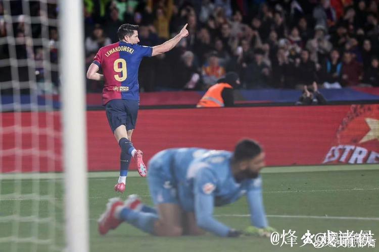 巴萨凭什么领跑西甲?弗利克的“变形记”藏着三大制胜密码 巴萨凭什么领跑西甲?弗利克的“变形记”藏着三大制胜密码