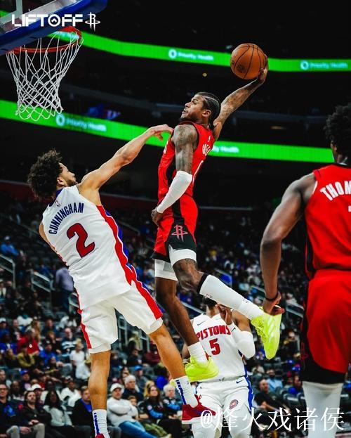 炸裂！贾文特-格林抢断普里查德，迎着怀特完成暴力单手隔扣